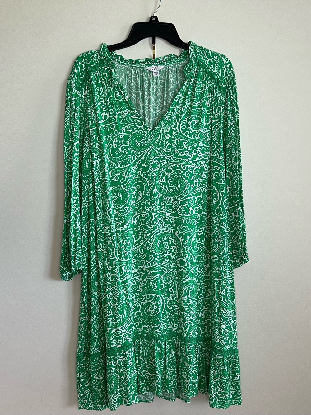 crown & ivy Emerald Green Paisley V-Neck Long Sleeve Dress